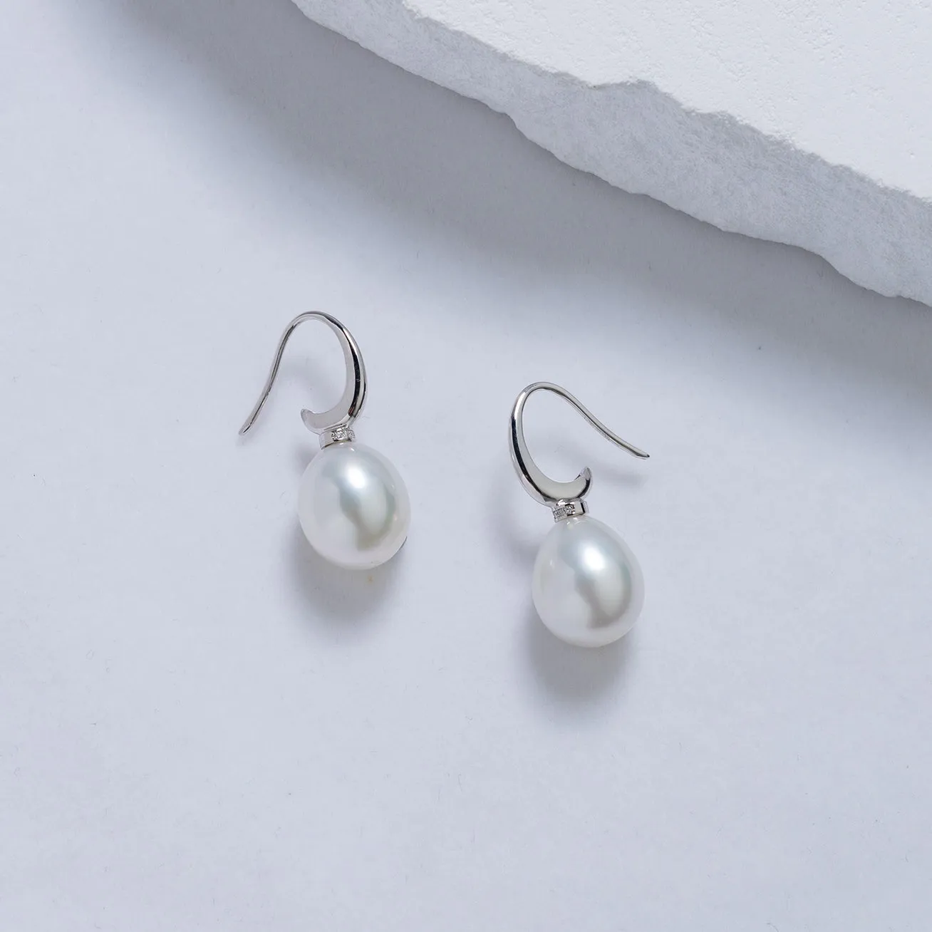 18k Solid Gold Diamond South Sea White Pearl Earrings KE00103