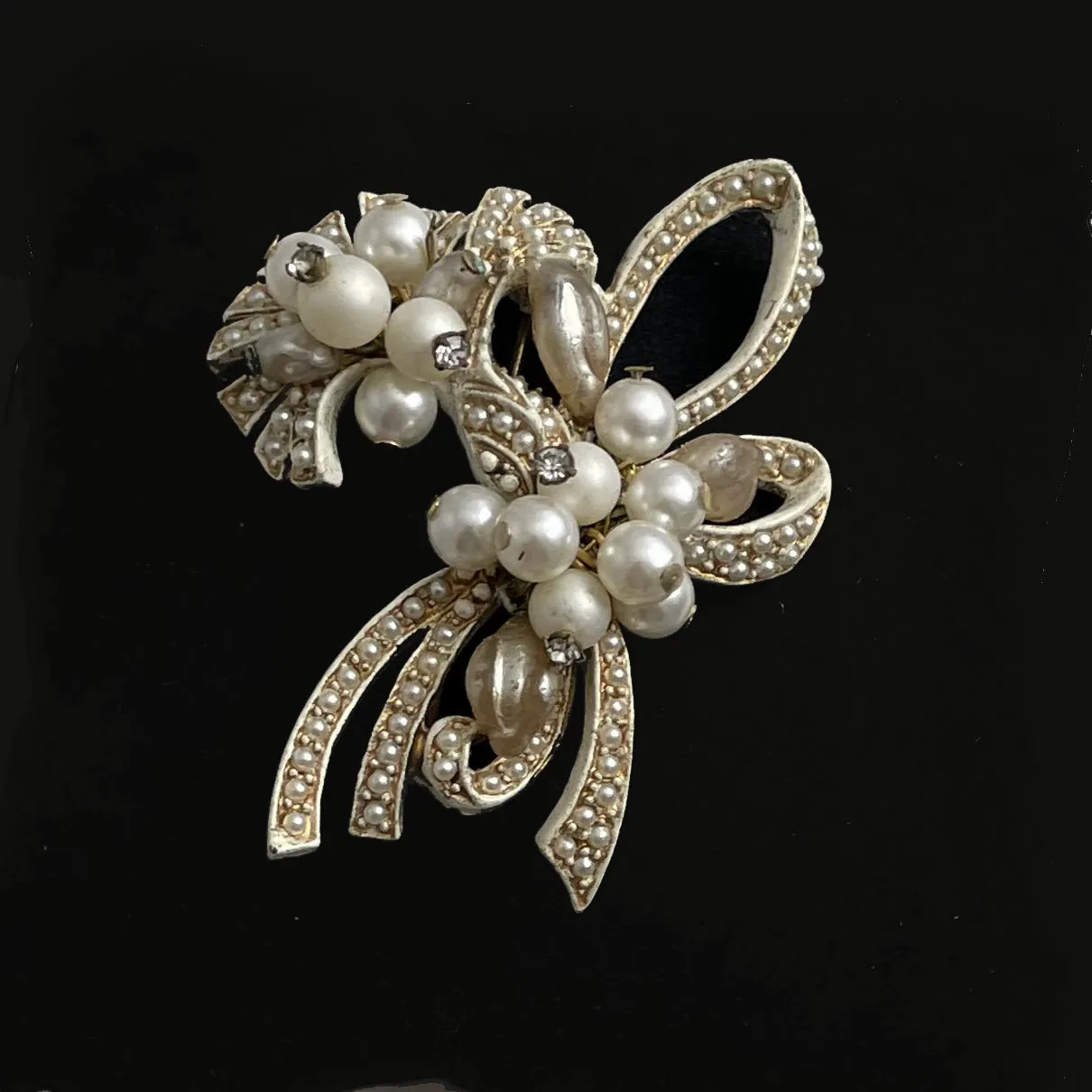 Coro White Enamel & Pearl Floral Brooch