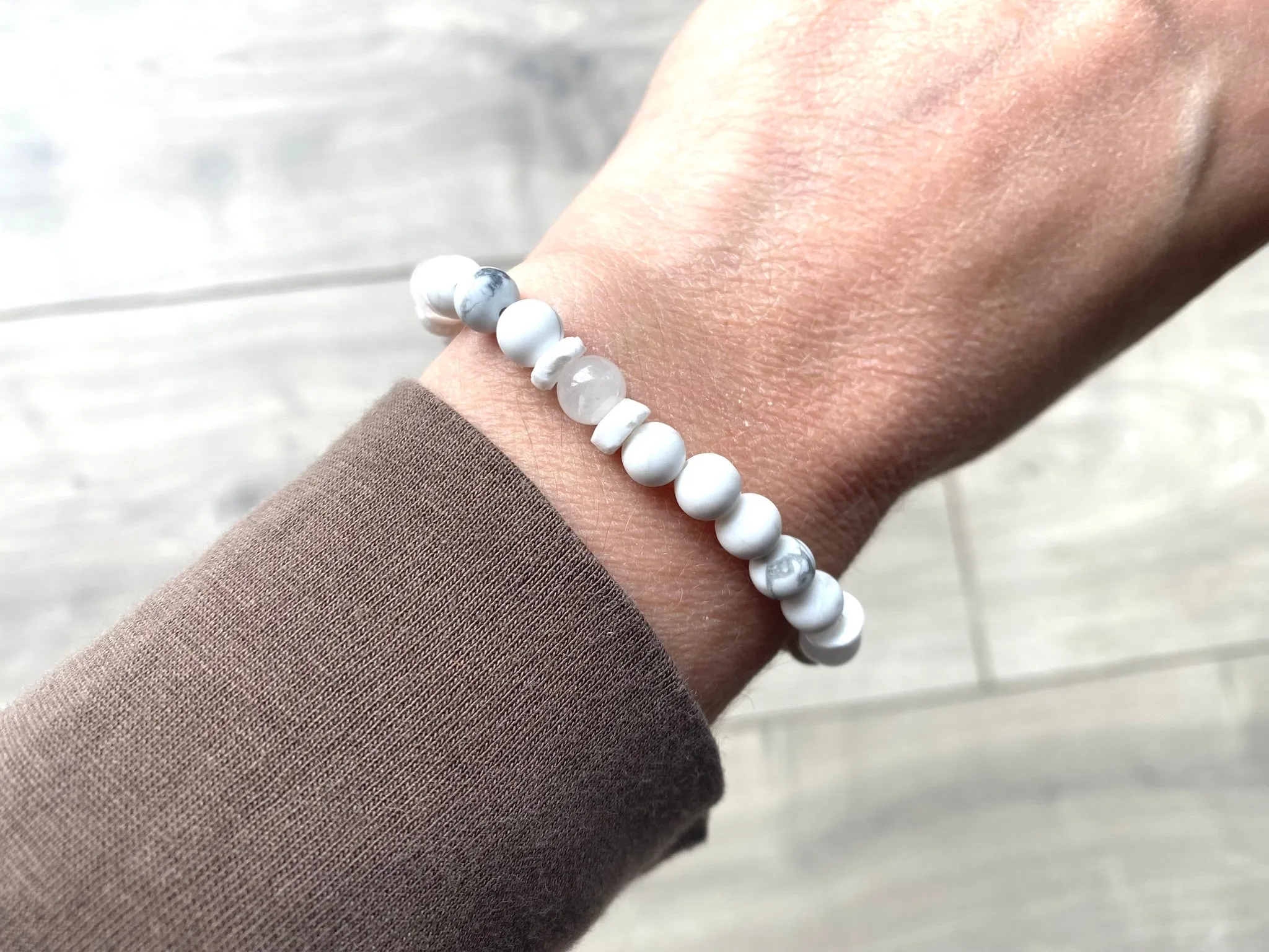 White Howlite with Natural Shell Beaded Crystal Bracelet